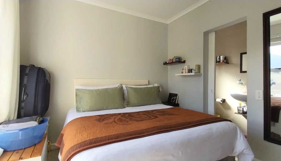 1 Bedroom Property for Sale in Kenilworth Western Cape